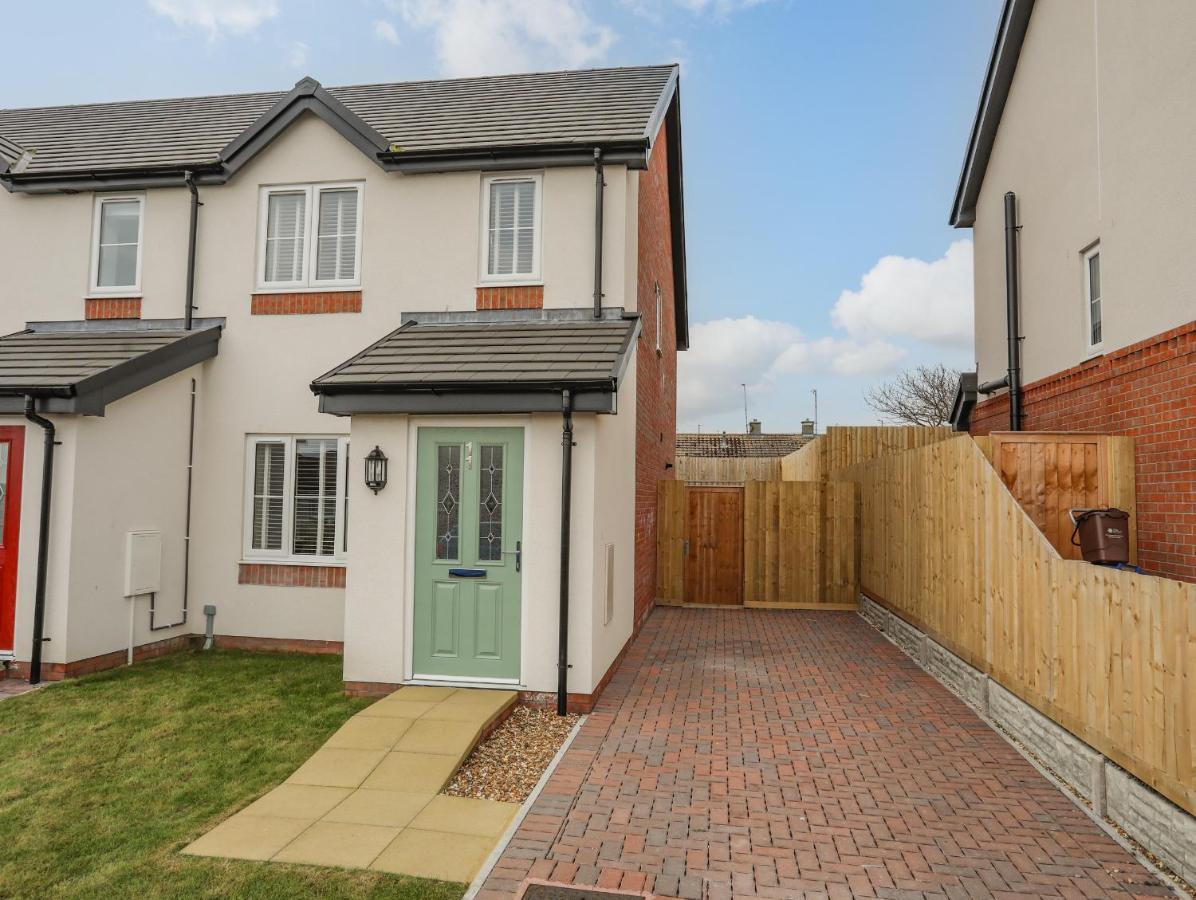 Swn Y Nant Villa Holyhead Exteriör bild